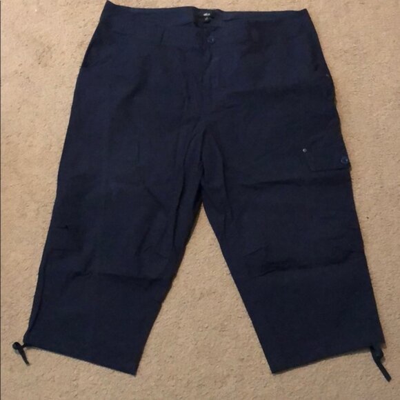 Ellos Navy Capris - Picture 1 of 2